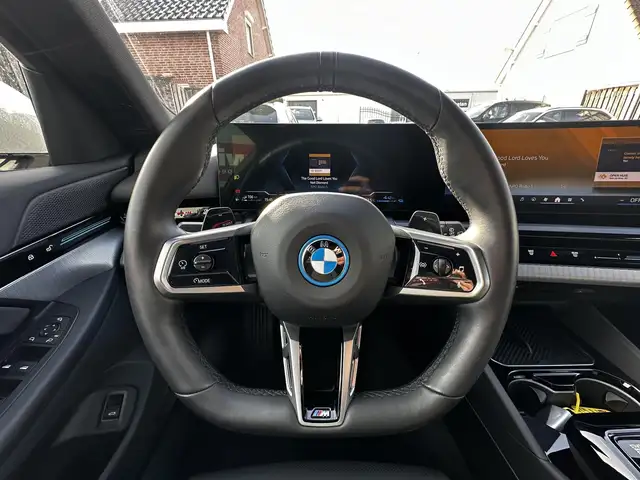 BMW 5 Series view 5