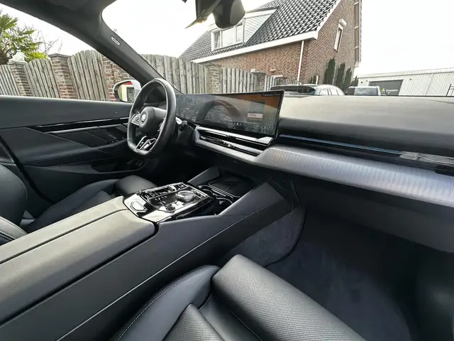 BMW 5 Series view 12