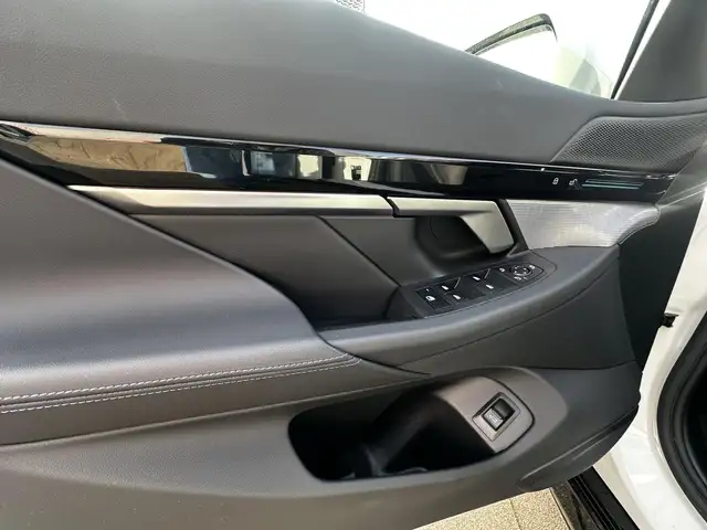 BMW 5 Series view 14