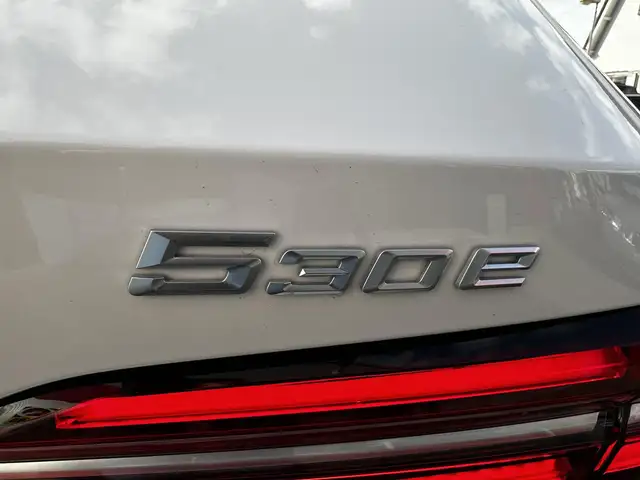BMW 5 Series view 30