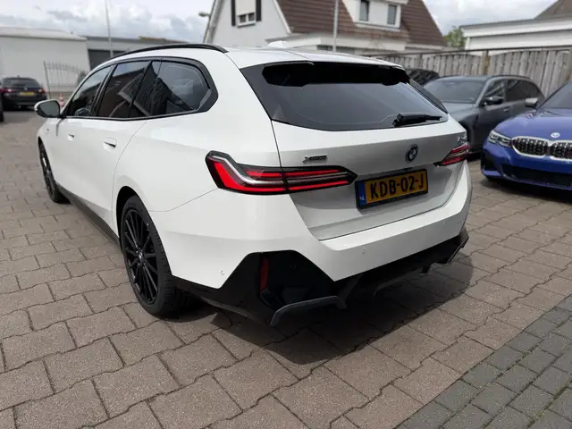 BMW 5 Series view 7