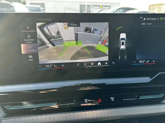 BMW 5 Series view 6