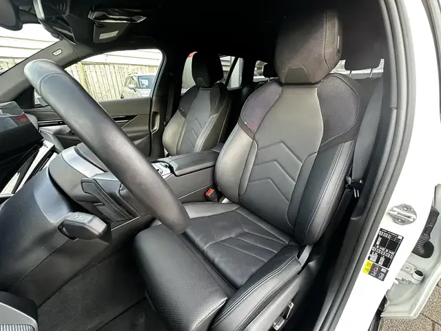 BMW 5 Series view 3