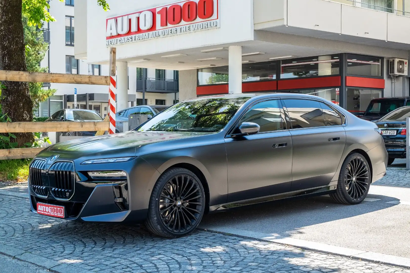 BMW 740 d xDrive M, Full Option, Fond-Entertainment Grau - 1