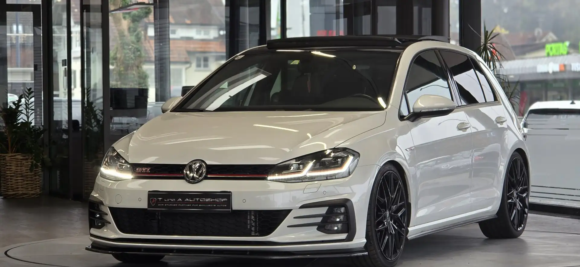 Volkswagen Golf GTI Performance 2,0 TSI DSG *Pano*DYNAUDIO*Navi*19Zoll Weiß - 2