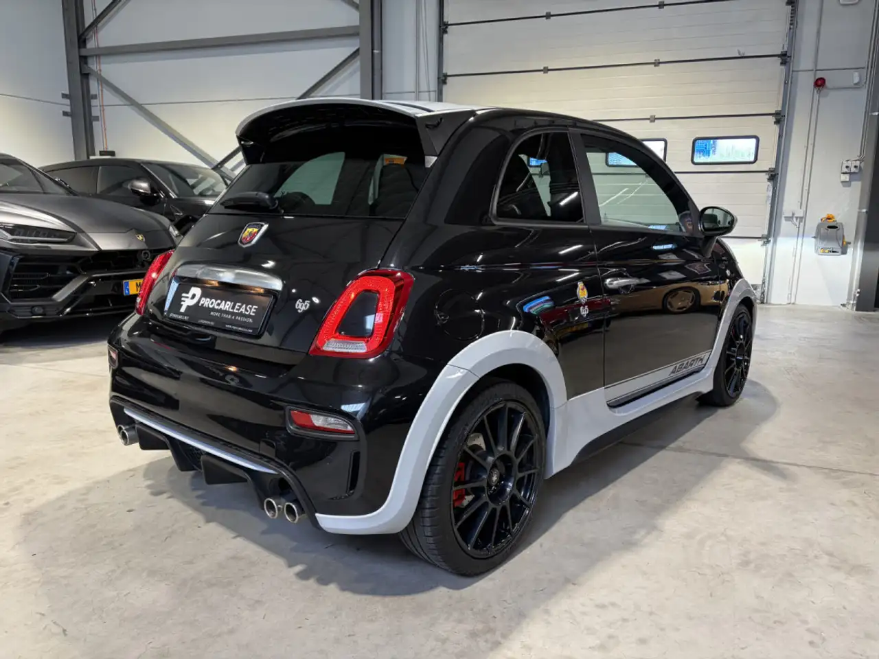 Abarth 695 2021 — фото 11