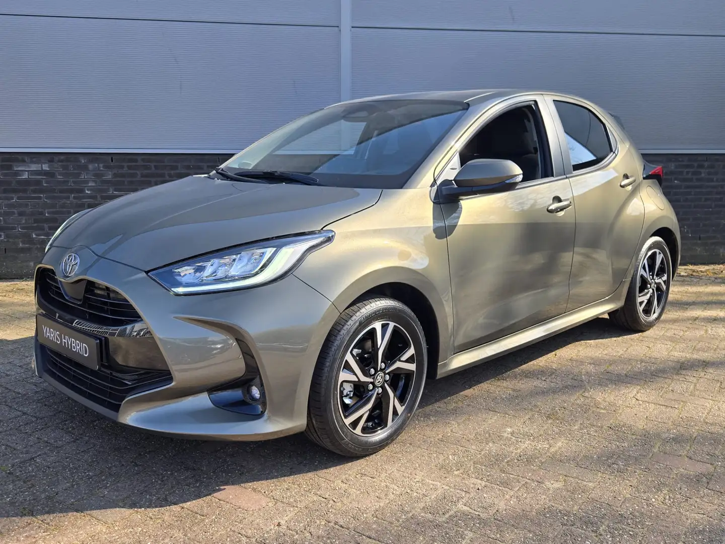 Toyota Yaris 1.5 Hybrid 115 First Edition Demonstratie Auto ! Groen - 1