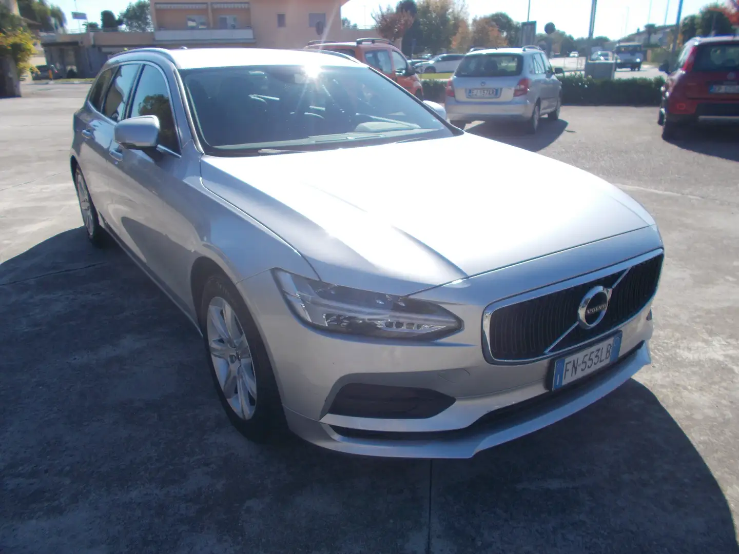 Volvo V90 2.0 d4 Momentum geartronic AWD Argento - 2