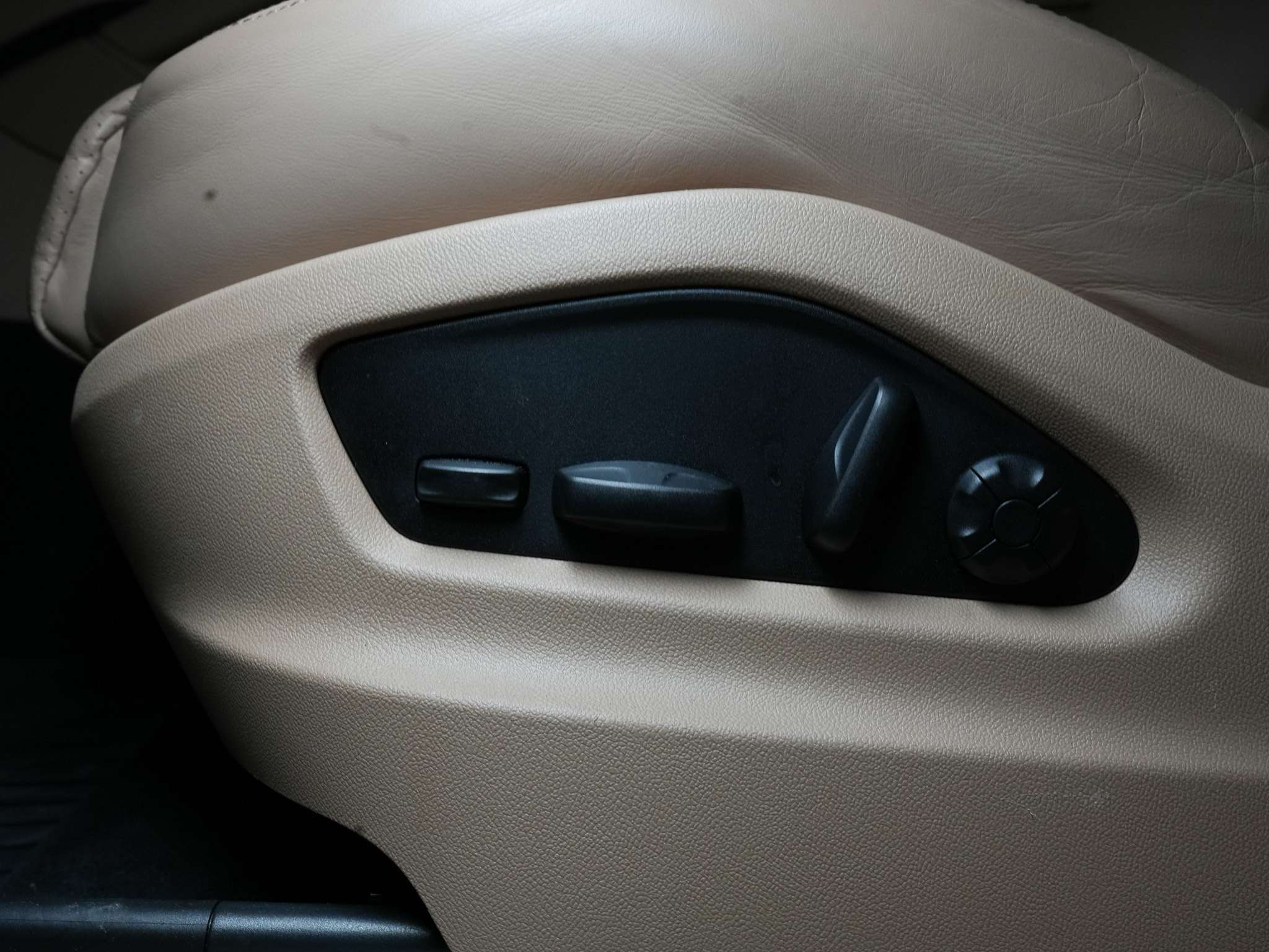 used 2022 Porsche Cayenne car, priced at $67,900