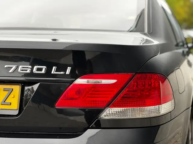 BMW 7 Series view 7