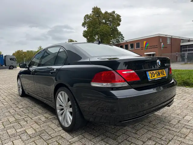 BMW 7 Series view 30