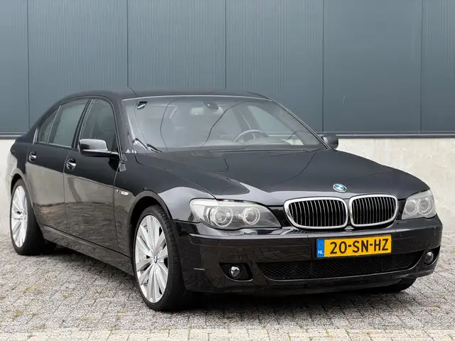 BMW 7 Series view 20