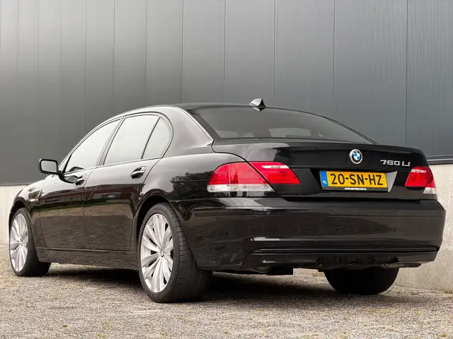 BMW 7 Series view 5