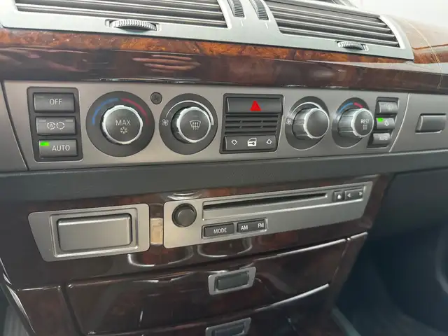 BMW 7 Series view 22