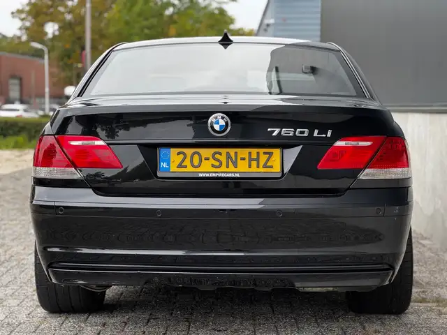 BMW 7 Series view 6