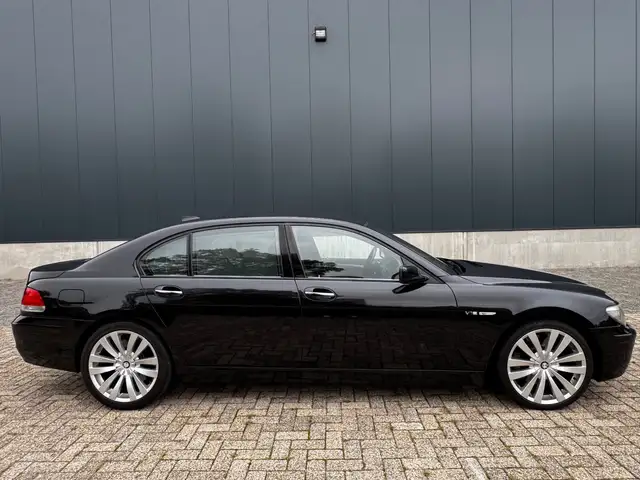BMW 7 Series view 27