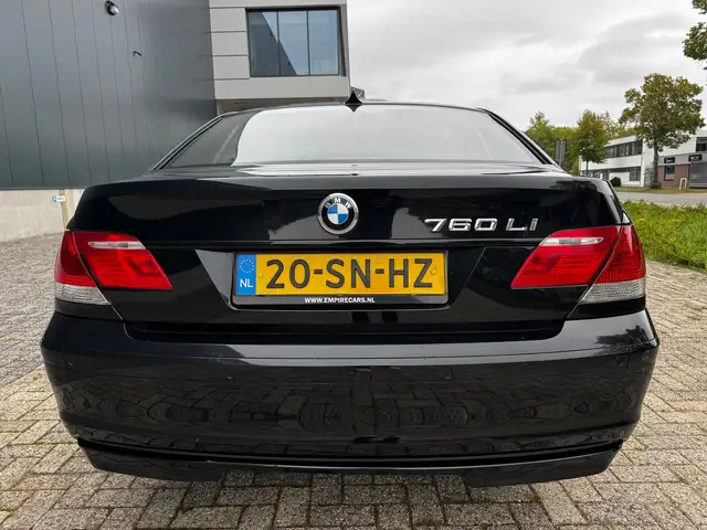BMW 7 Series view 29