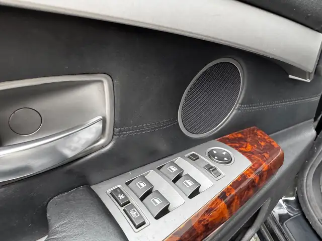 BMW 7 Series view 15