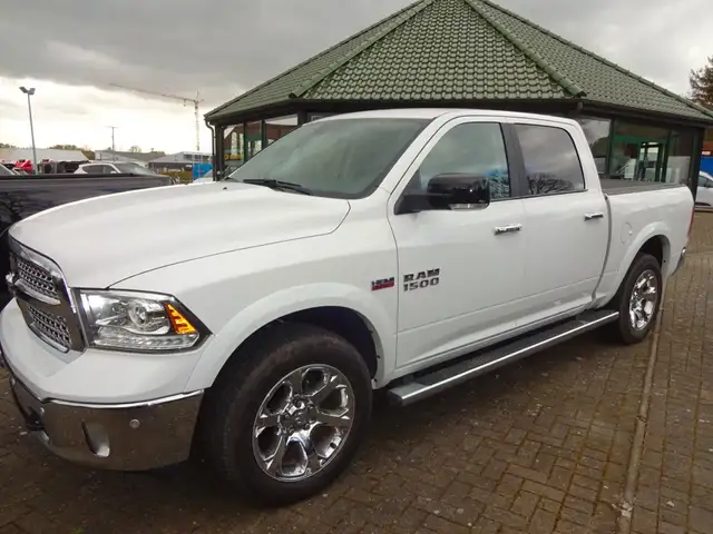 Dodge RAM Laramie 1500 Crew Cab 5.7 V8 4x4 Luftfederg.