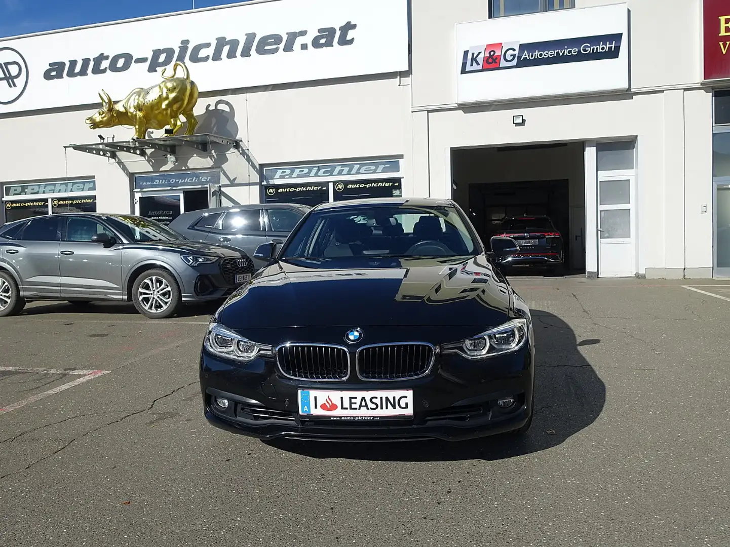BMW 320 i Advantage Aut. Schwarz - 2