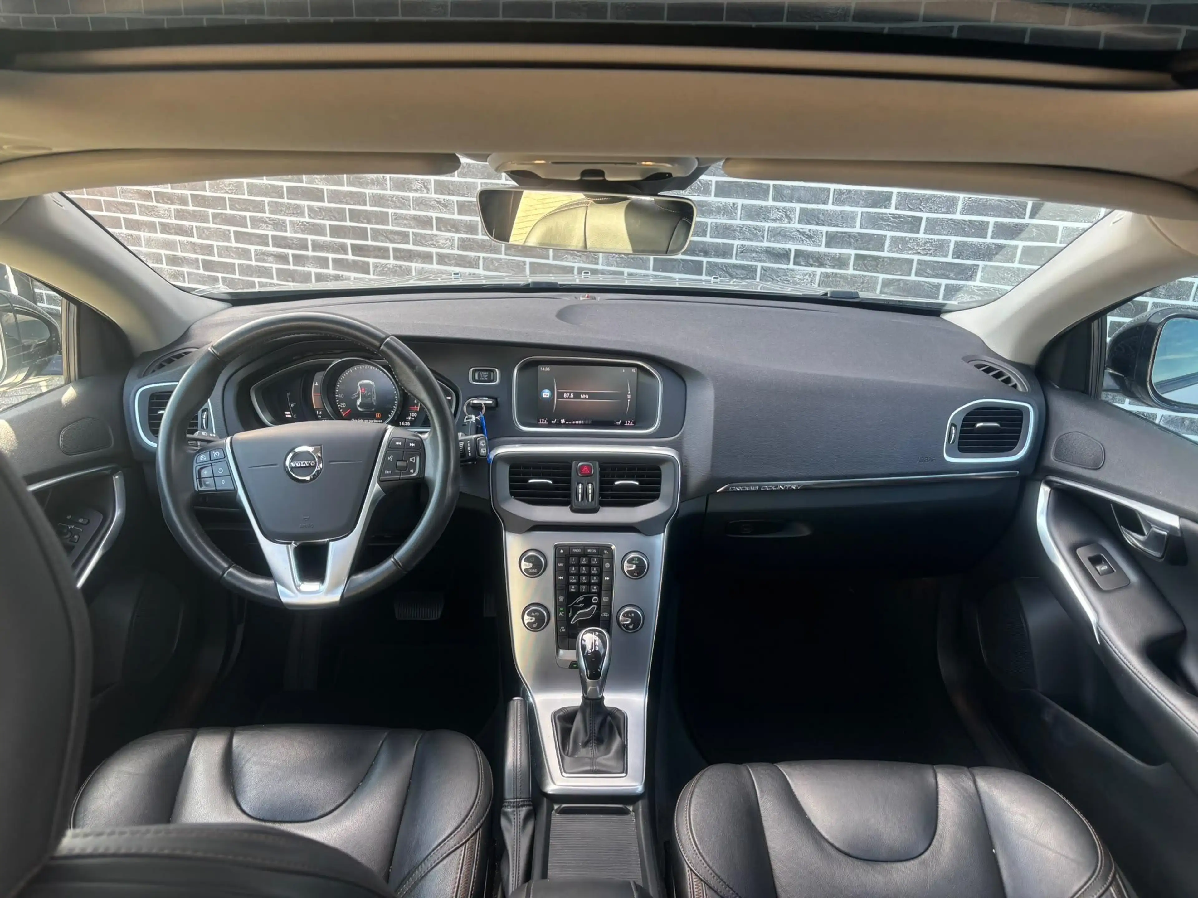 Volvo V40 Cross Country 1.5 T3 Nordic+ | Panoramadak | Achteruitrijcamera — photo 8