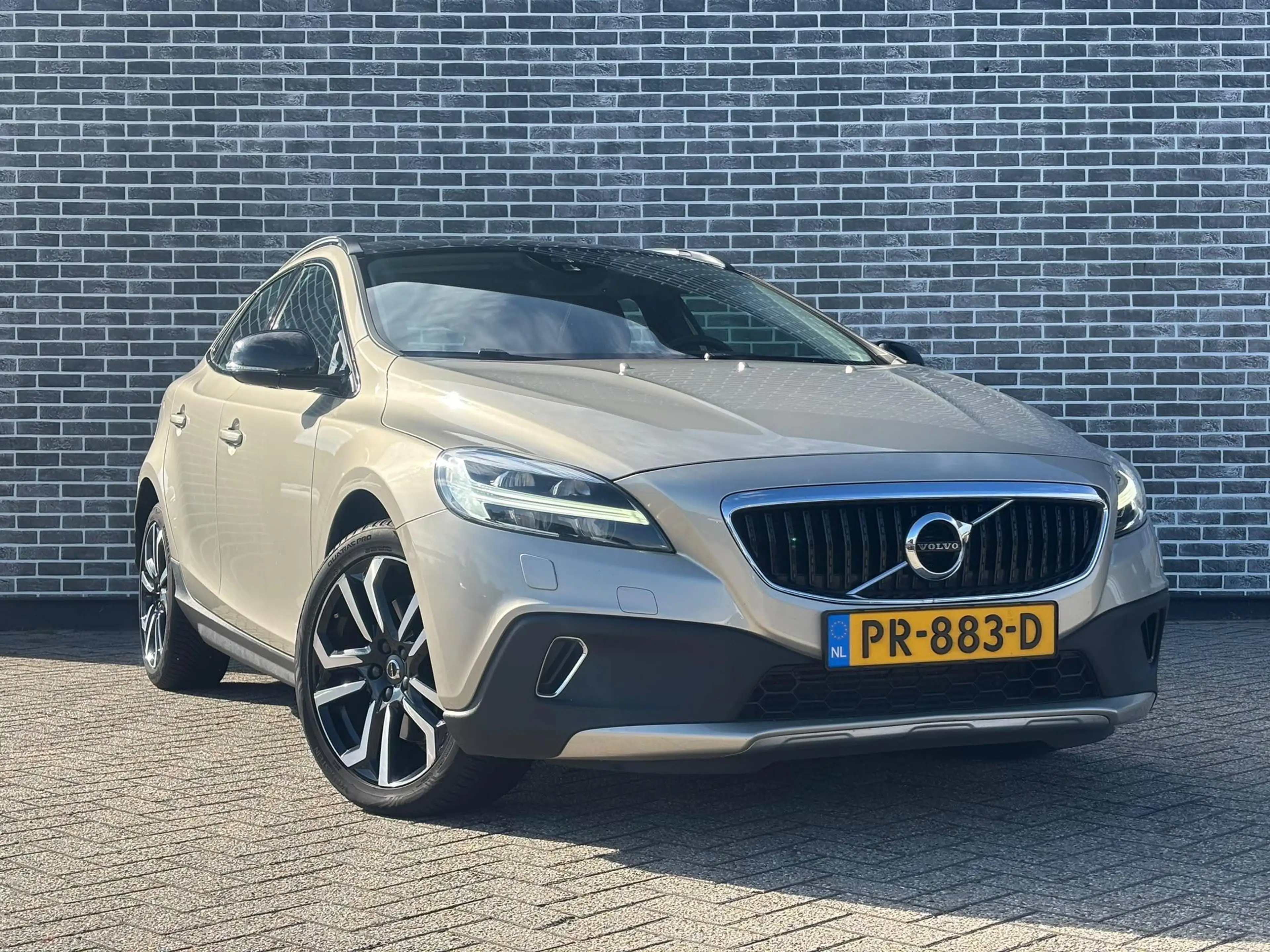 Volvo V40 Cross Country 1.5 T3 Nordic+ | Panoramadak | Achteruitrijcamera — photo 3
