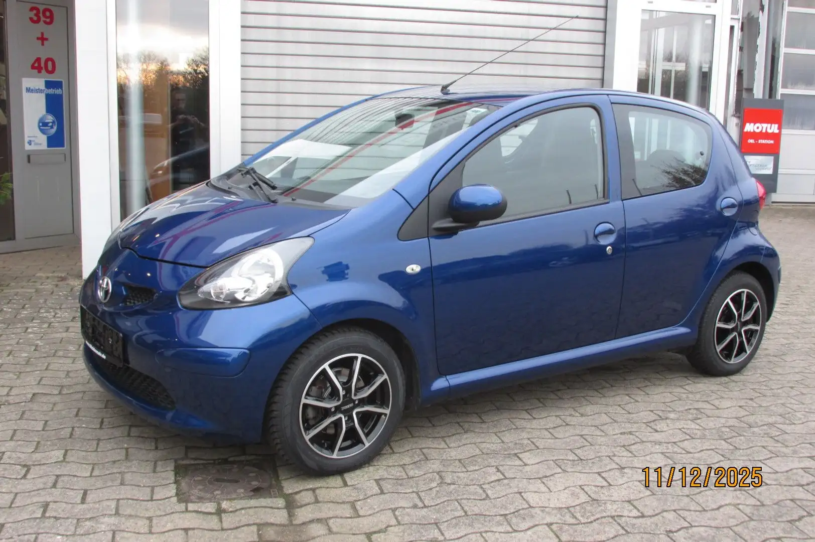 Toyota Sonstige Aygo AYGO City Automatik 1. Hand 25 tkm Blau - 1