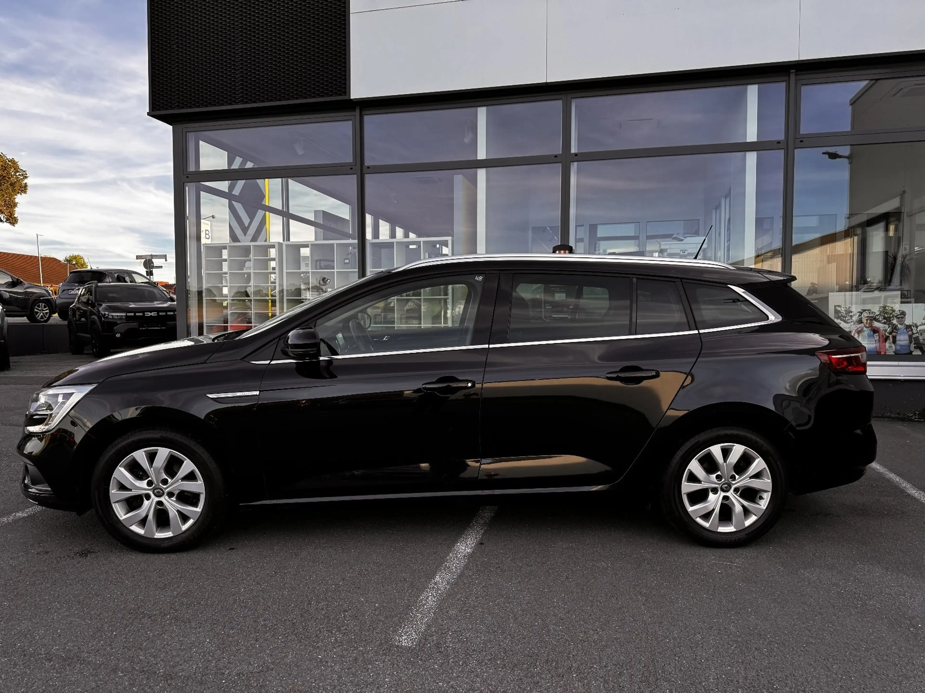 Renault Megane GRANDTOUR LIMITED TCE 140 — photo 2
