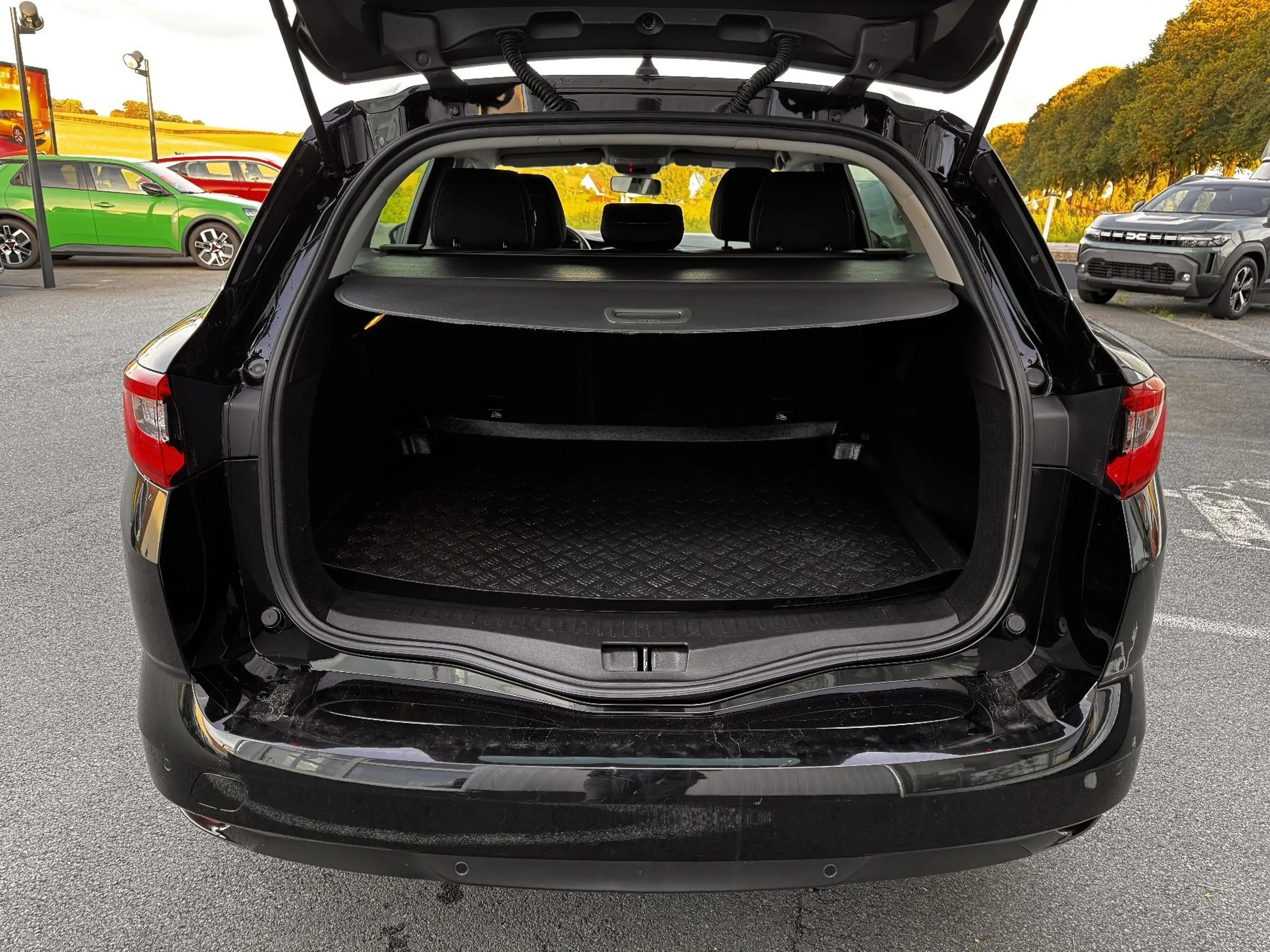 Renault Megane GRANDTOUR LIMITED TCE 140 — photo 10