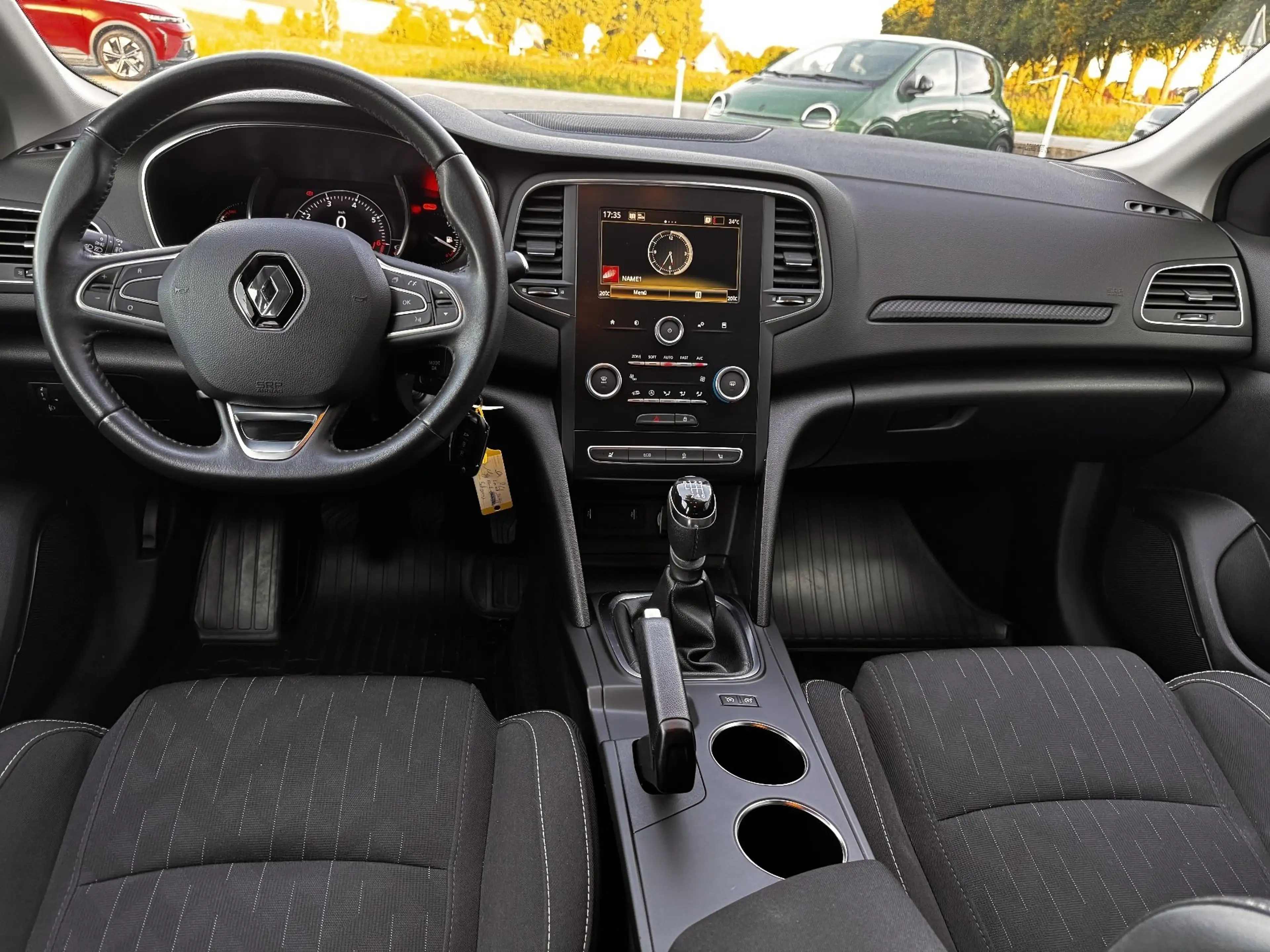 Renault Megane GRANDTOUR LIMITED TCE 140 — photo 12