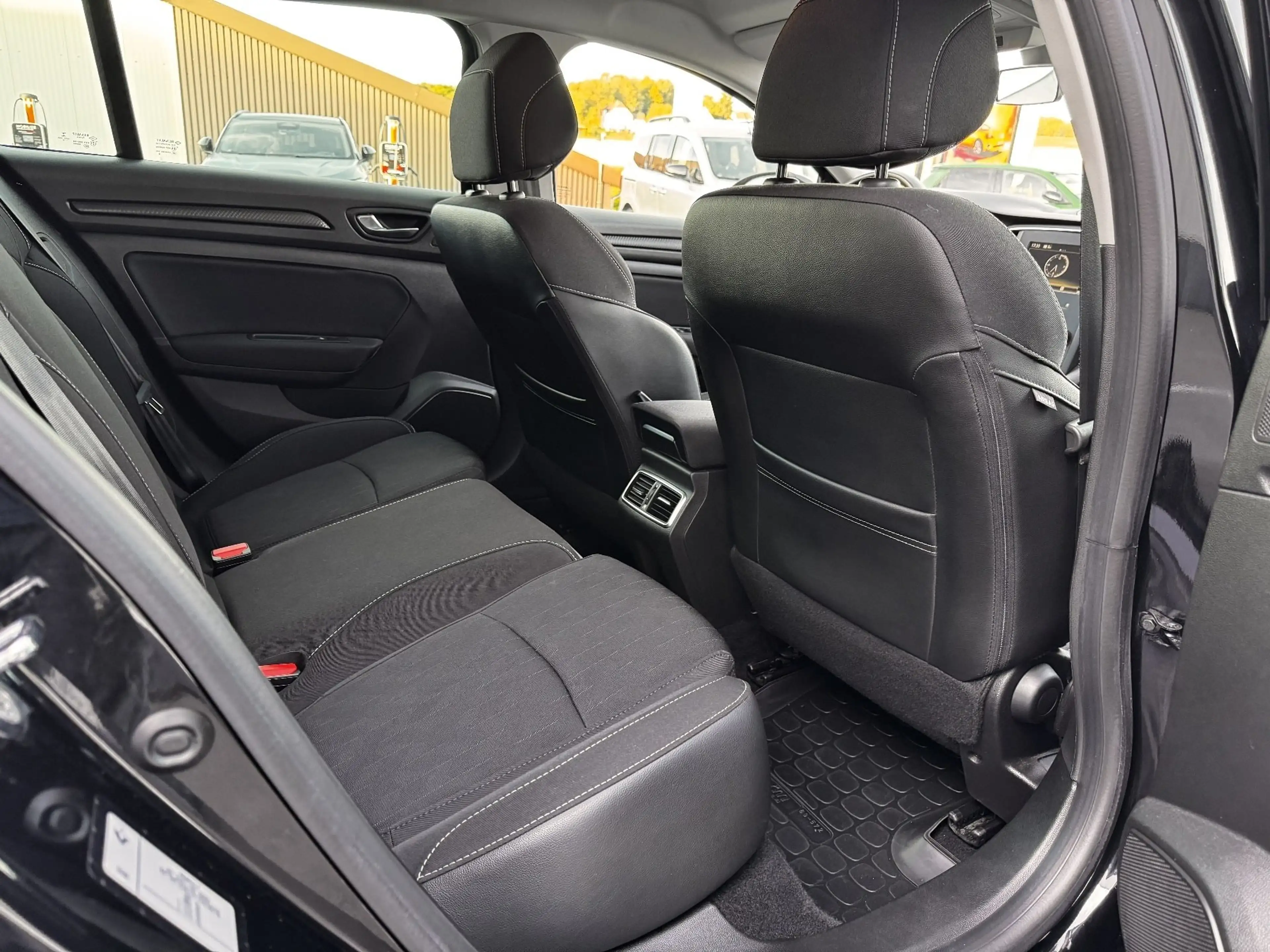 Renault Megane GRANDTOUR LIMITED TCE 140 — photo 9