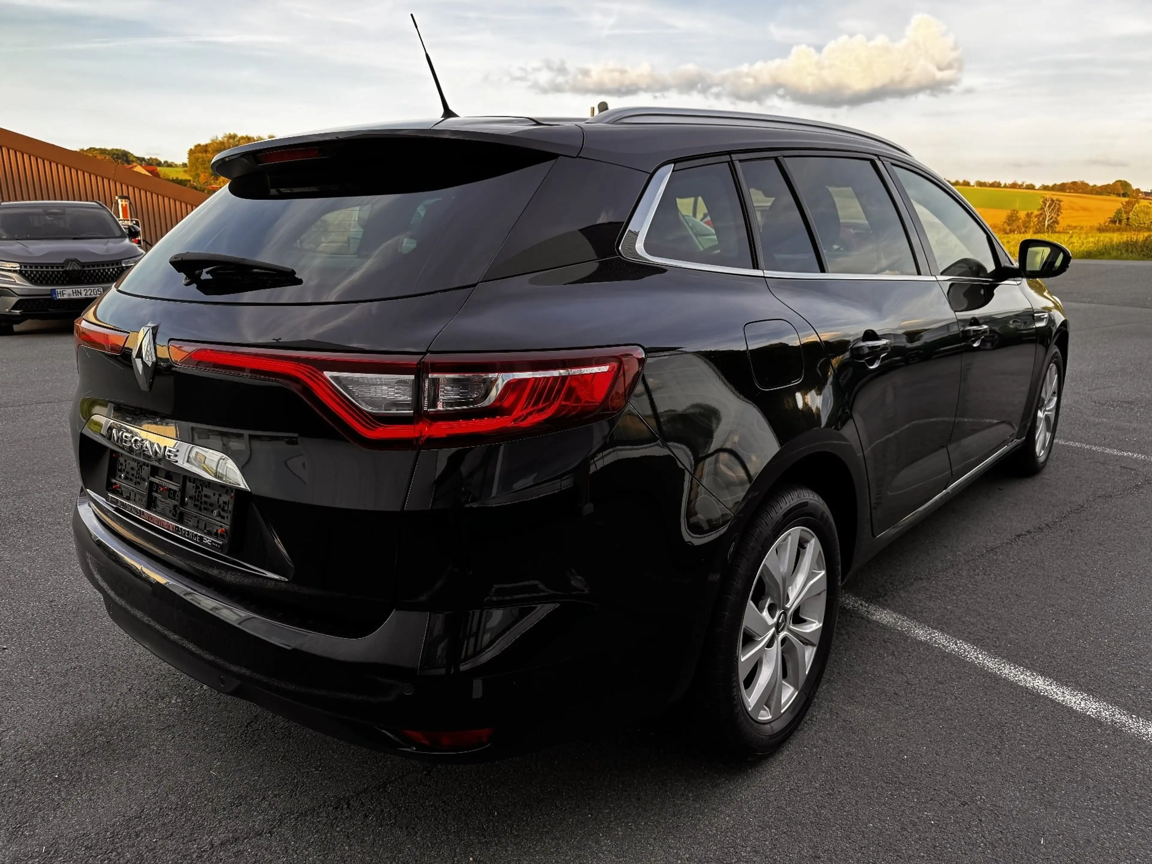 Renault Megane GRANDTOUR LIMITED TCE 140 — photo 4