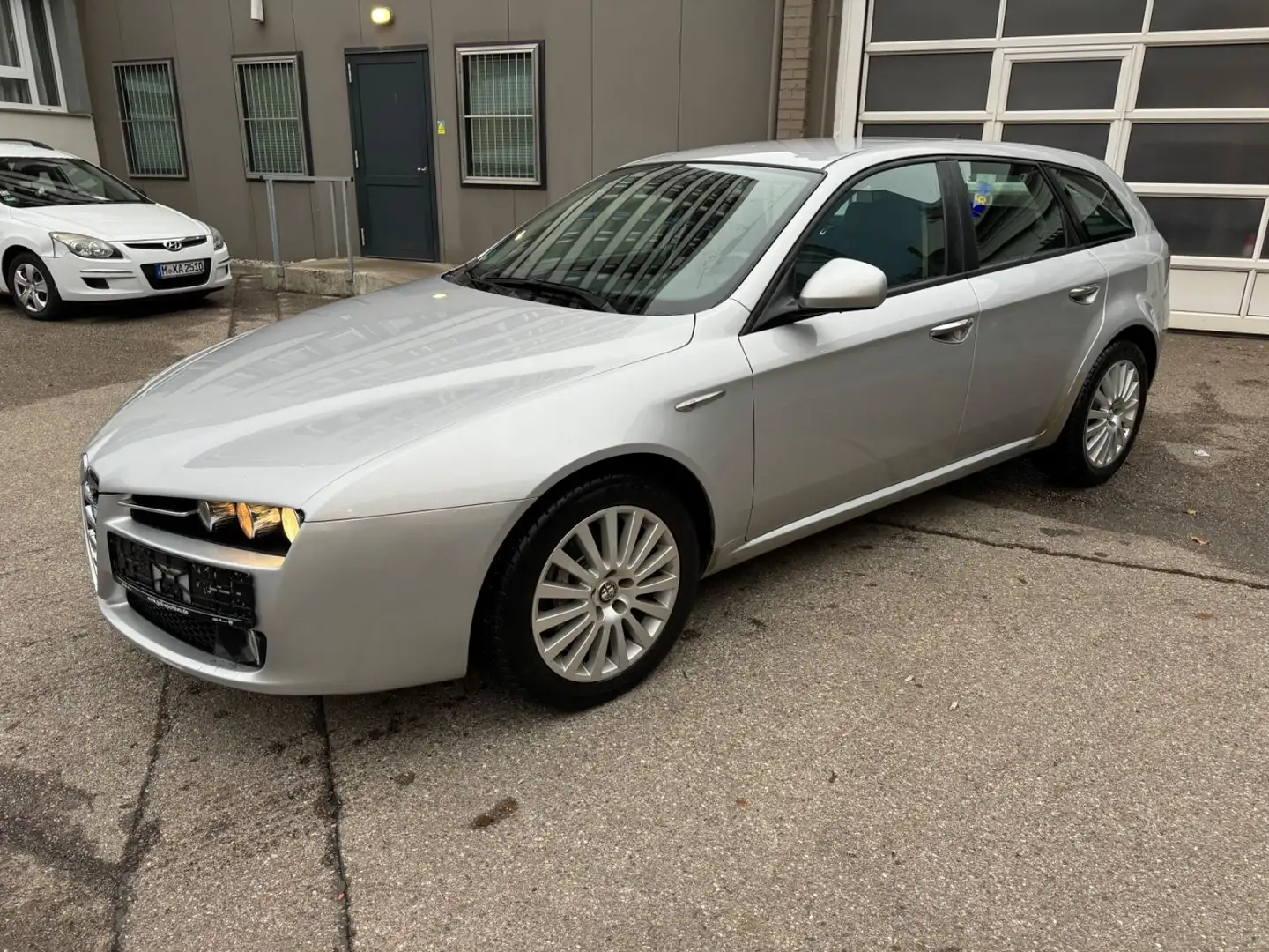 Alfa Romeo 159 LEDER-KLIMA-SERVO-1.HAND-TÜV-NEU-122000 Silber - 1