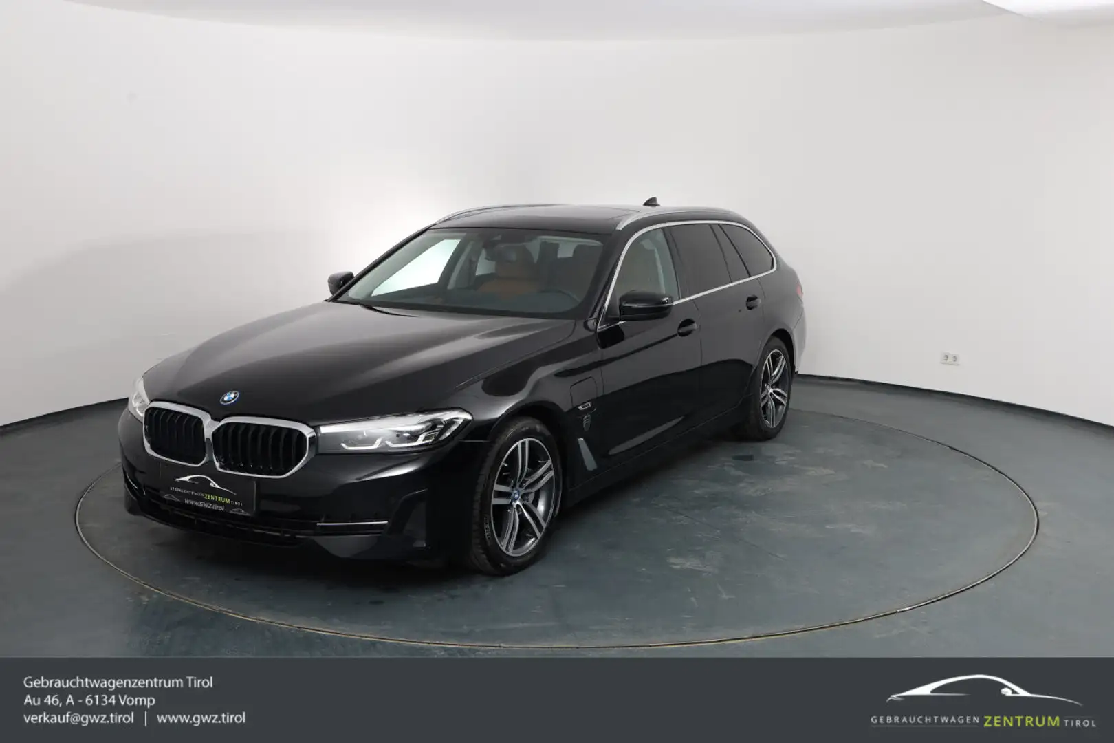 BMW 530 e xDrive Touring*NAVI*PANO*AHK*VOLL!!! Schwarz - 1