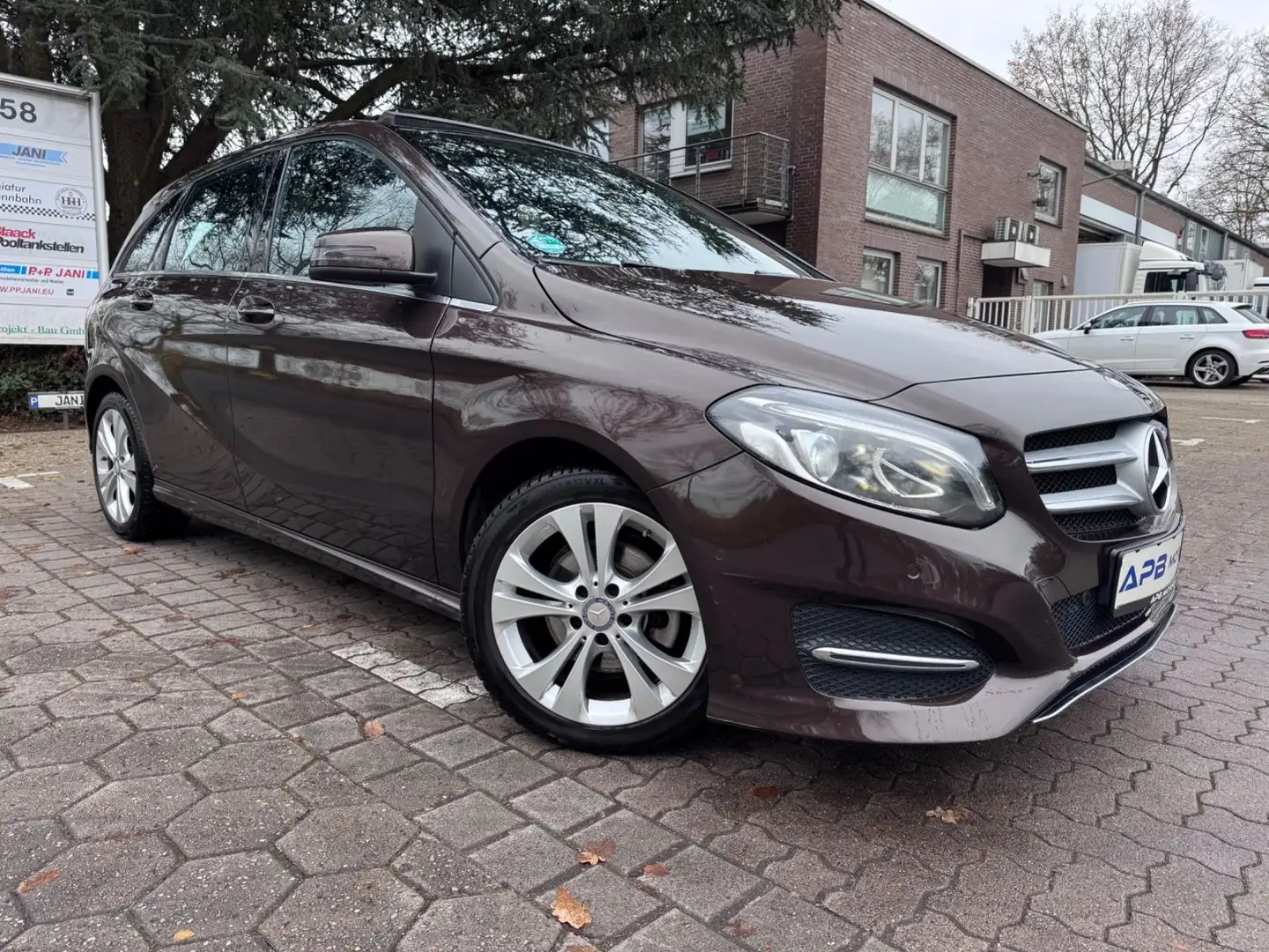 Mercedes-Benz B 180 B180 DCT SCORE PANORAMA LED SITZHZG. PDC TEMPO. Braun - 1