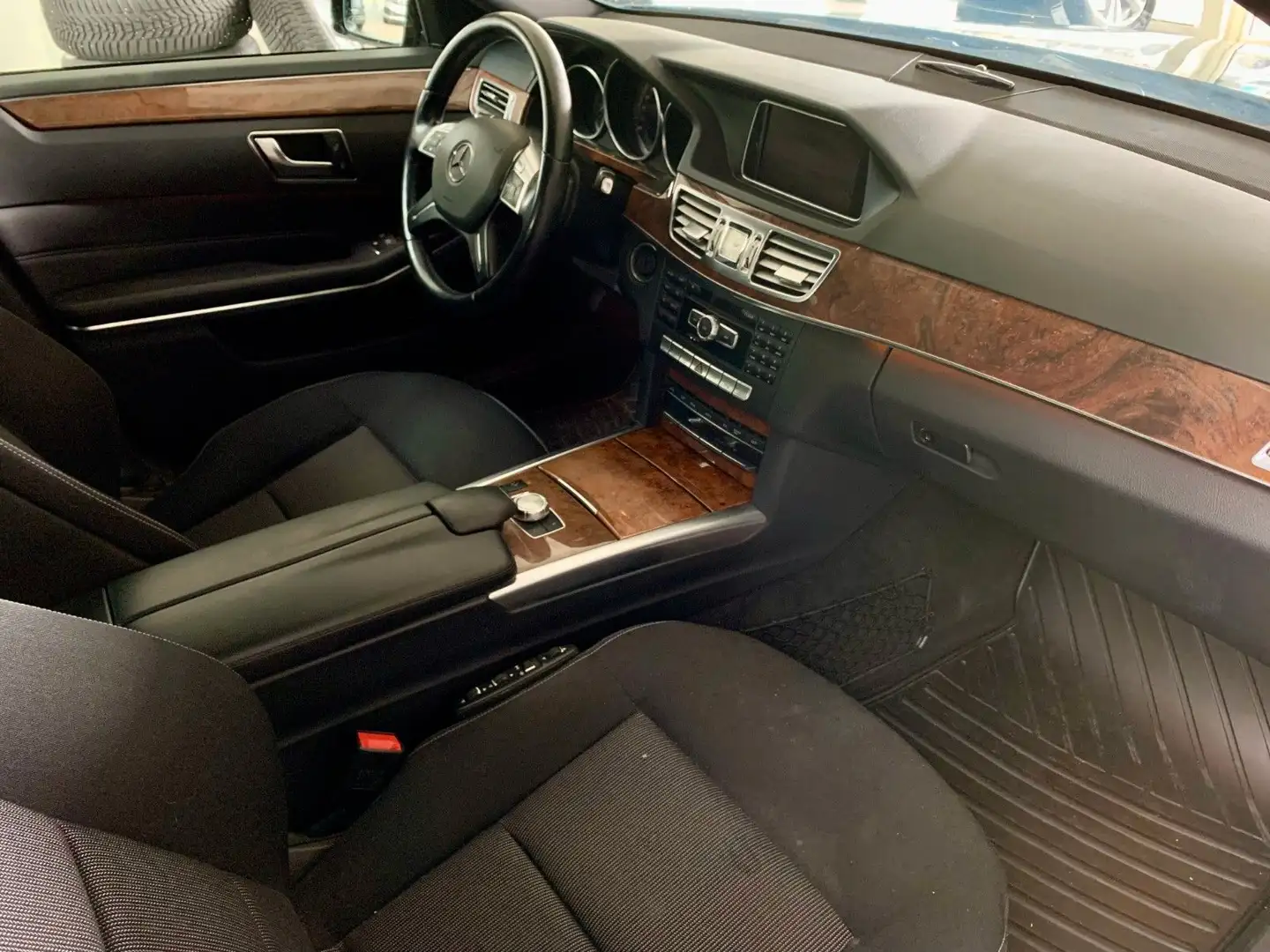Mercedes-Benz E 250 E -Klasse Lim. E 250 CDI 4-Matic + TÜV neu Schwarz - 2