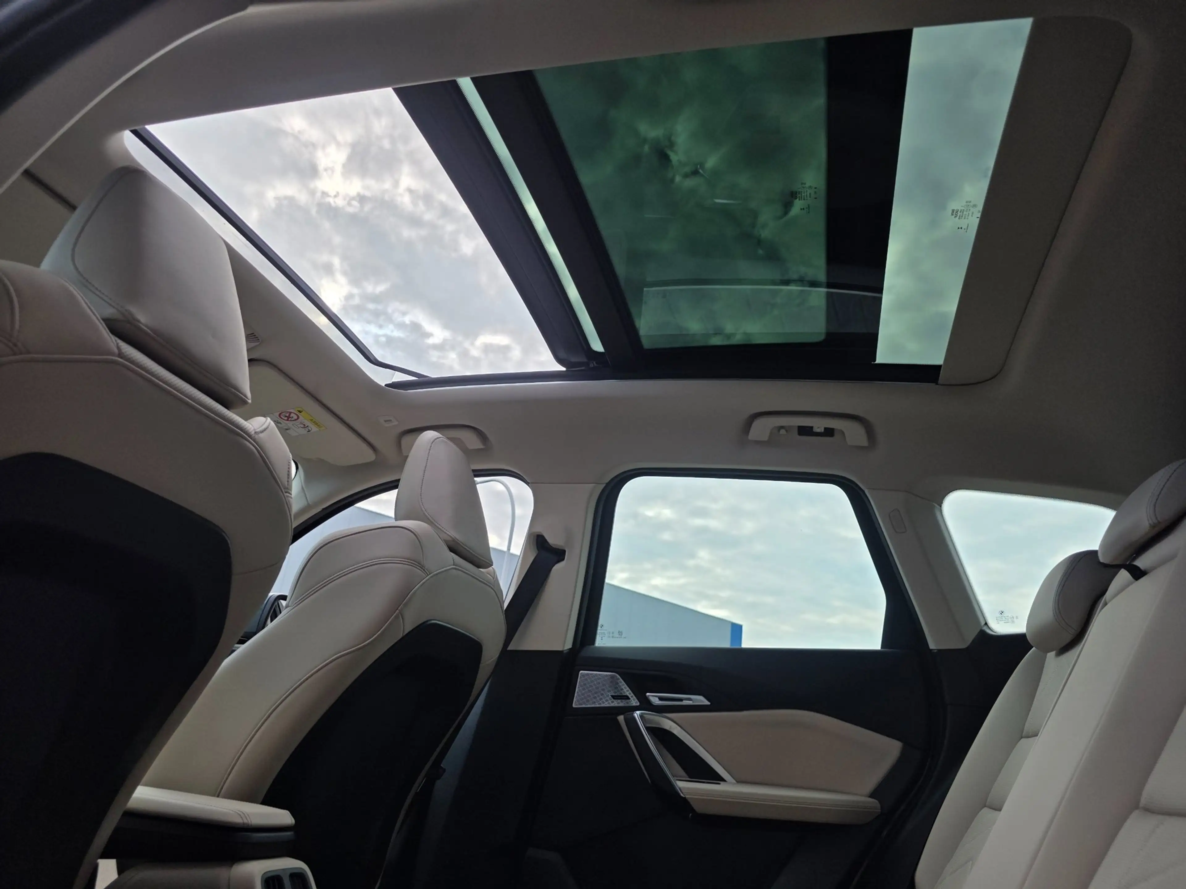 BMW iX1 EDrive20 67 kWh | NAP | 100% SOH | PANO | LEDER | — photo 4