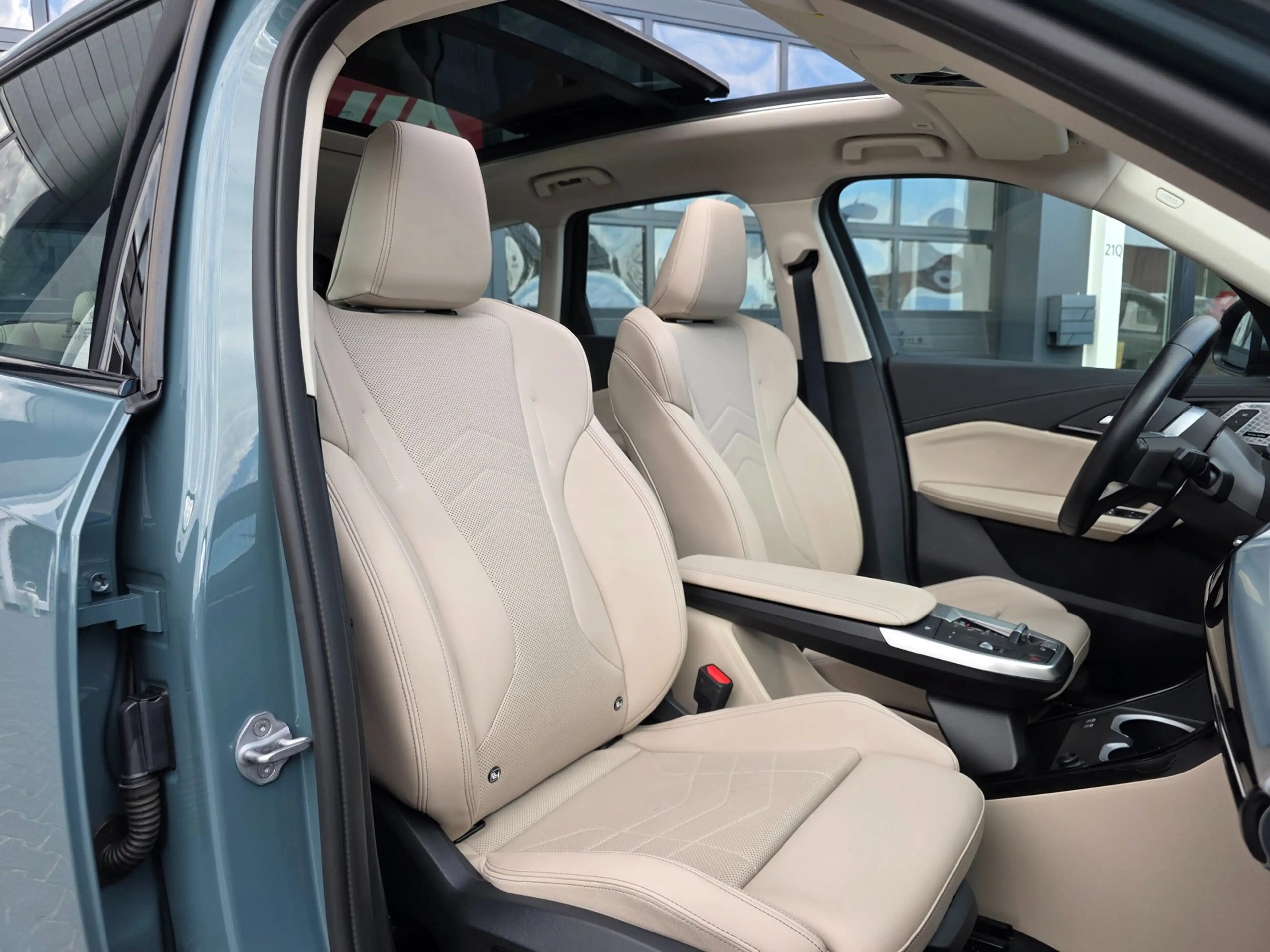 BMW iX1 EDrive20 67 kWh | NAP | 100% SOH | PANO | LEDER | — photo 9