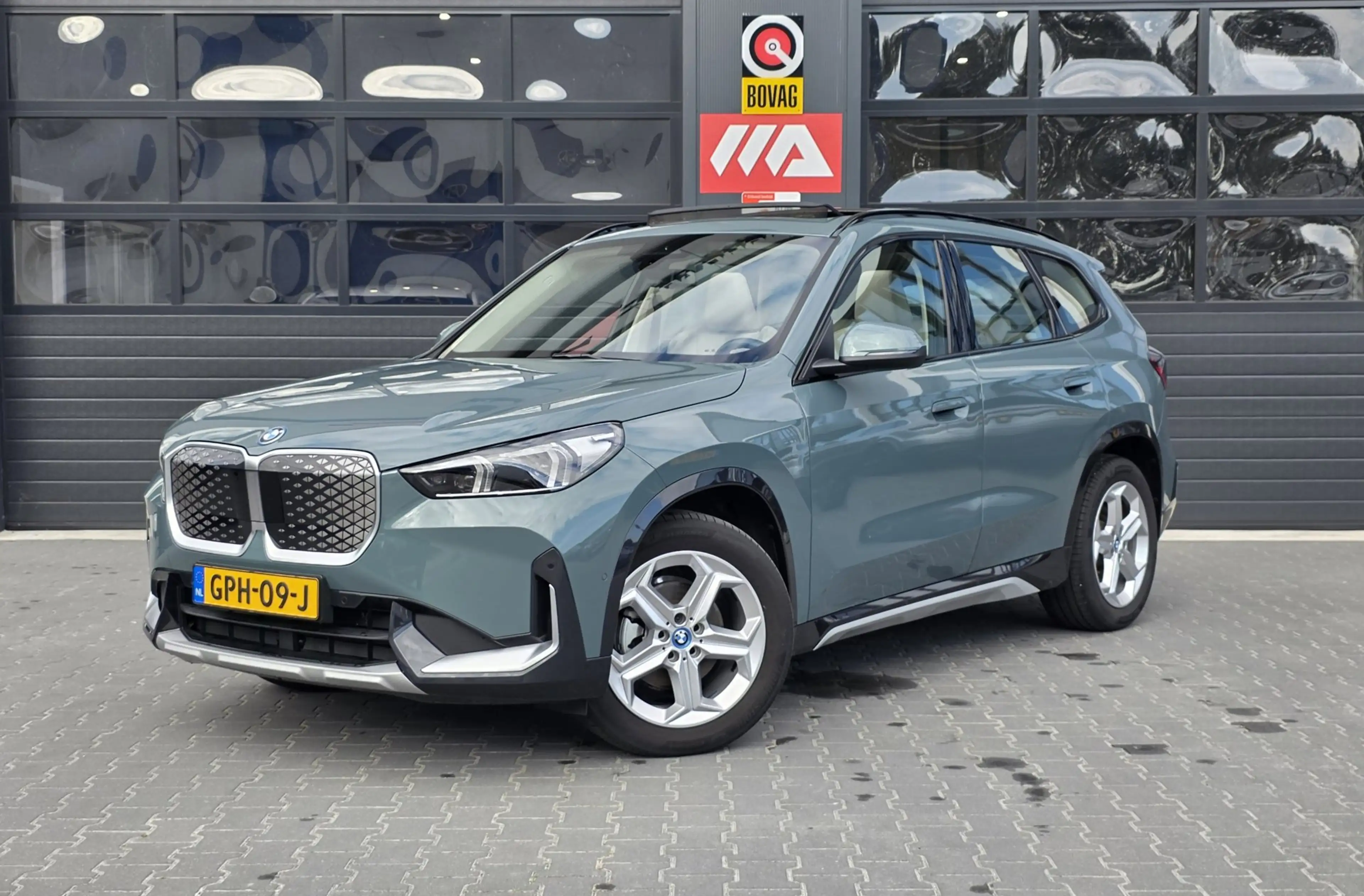 BMW iX1 EDrive20 67 kWh | NAP | 100% SOH | PANO | LEDER |