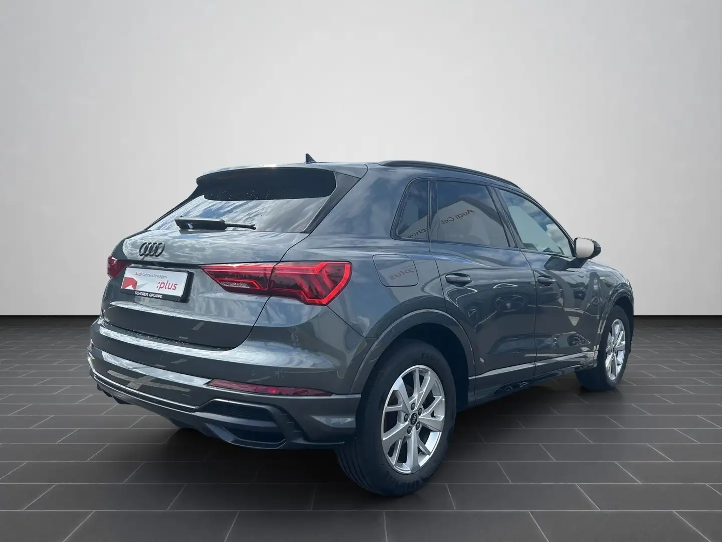 Audi Q3 35 TFSI S line S tro. AHK/Navi/Kamera/uvm. Grau - 2