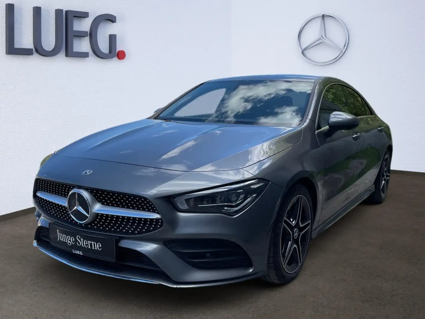Mercedes-Benz CLA 220 4Matic AMG+NAVIPREMIUM+SOUND+360°KAMERA Grau - 1