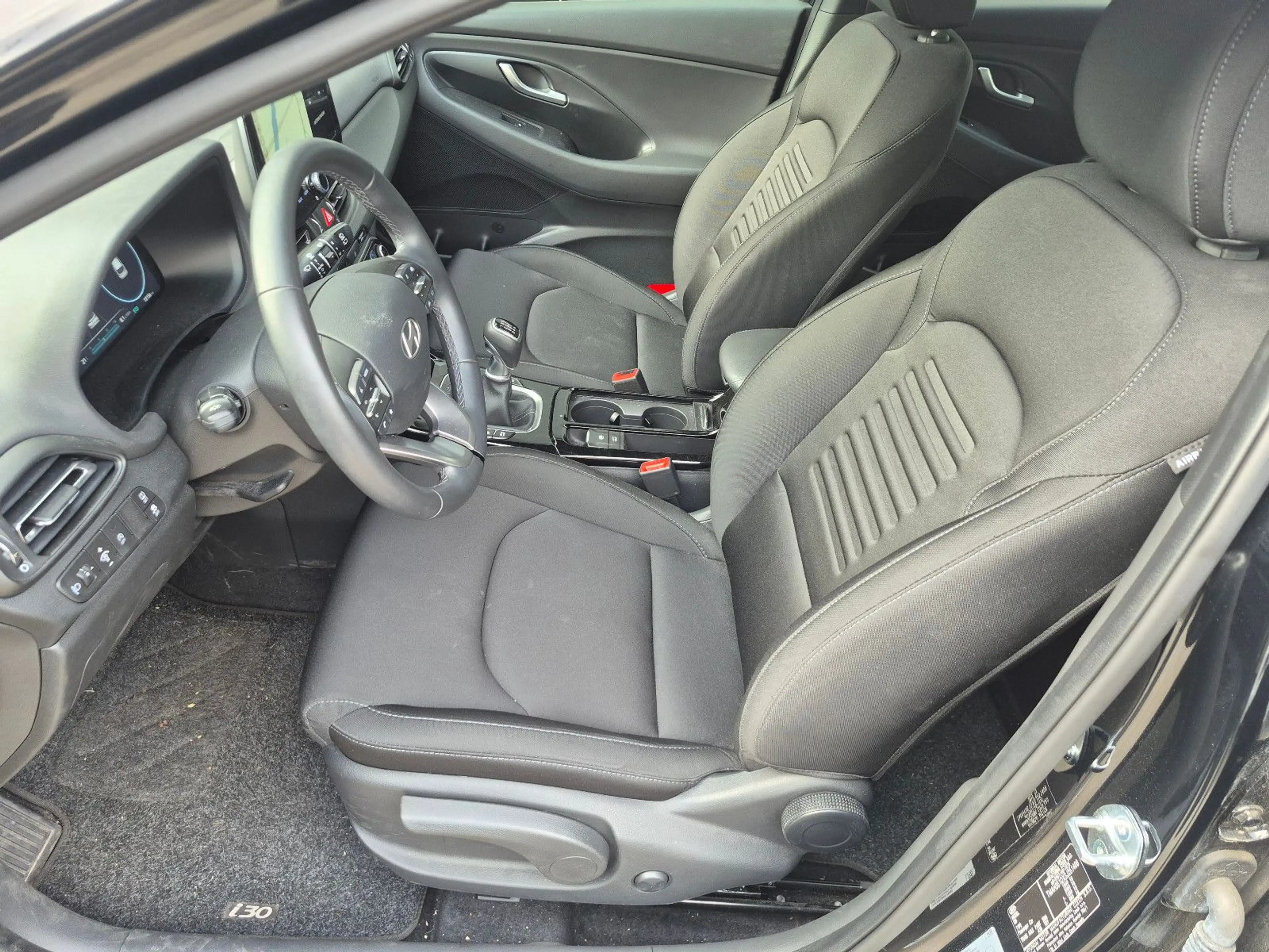 Hyundai i30 Advantage Mild-Hybrid — photo 11