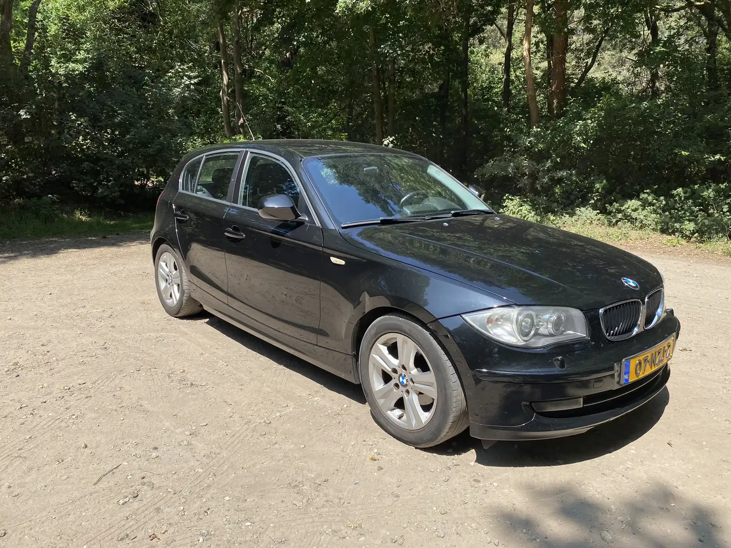 BMW 116 EffDyn.BnsL.UEd Zwart - 1