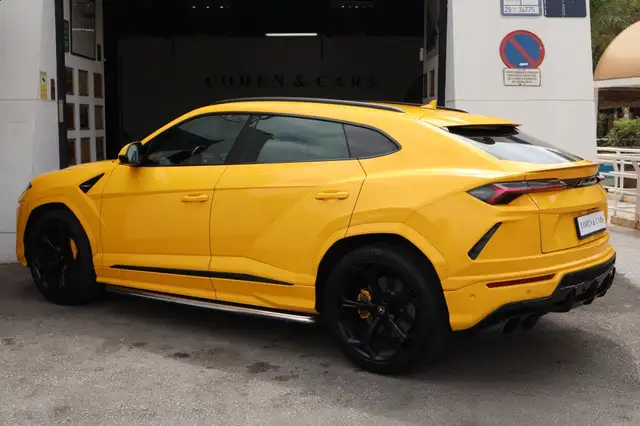 Lamborghini Urus view 8