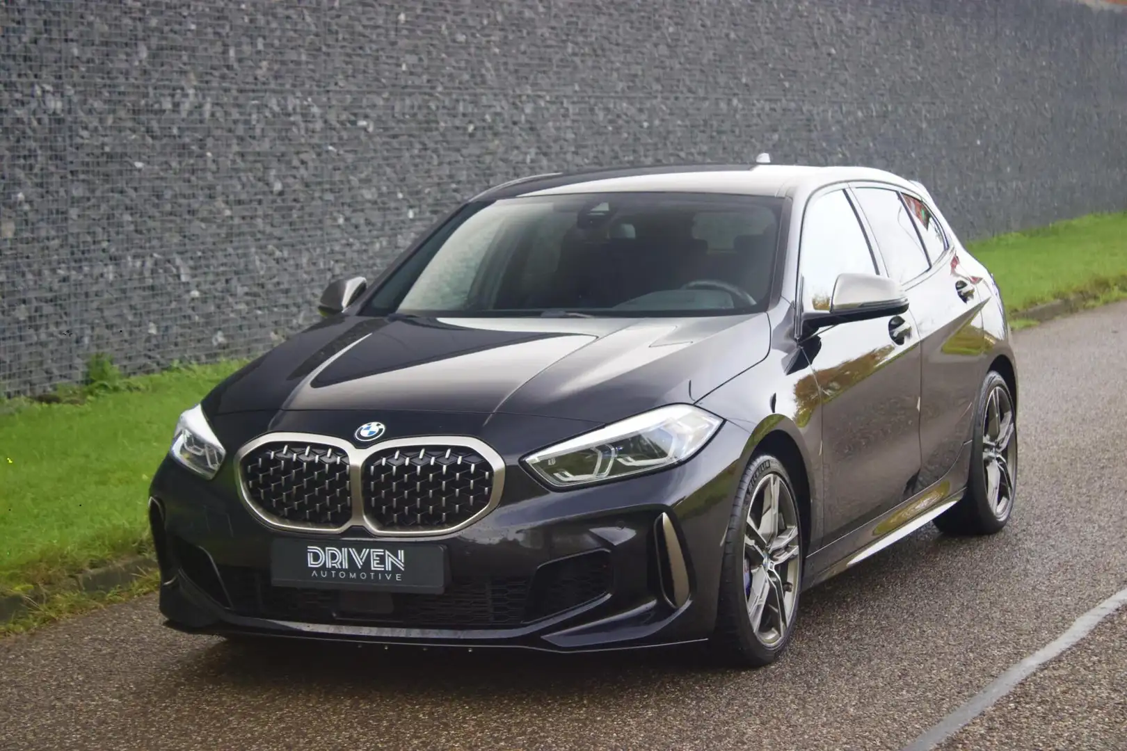 BMW 135 1-serie M135i | M Kuipstoelen - Head Up - Digital Zwart - 1