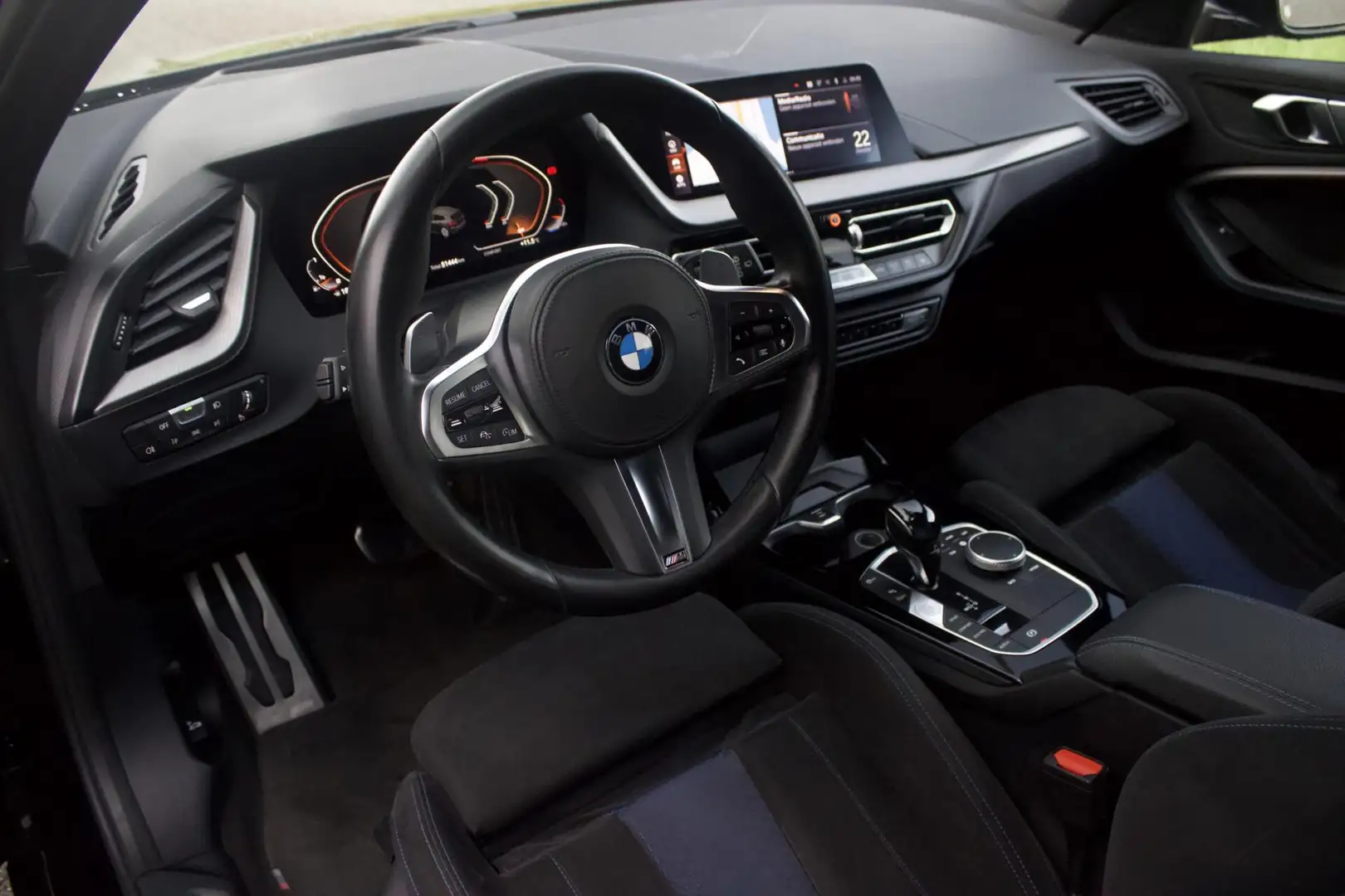 BMW 135 1-serie M135i | M Kuipstoelen - Head Up - Digital Zwart - 2