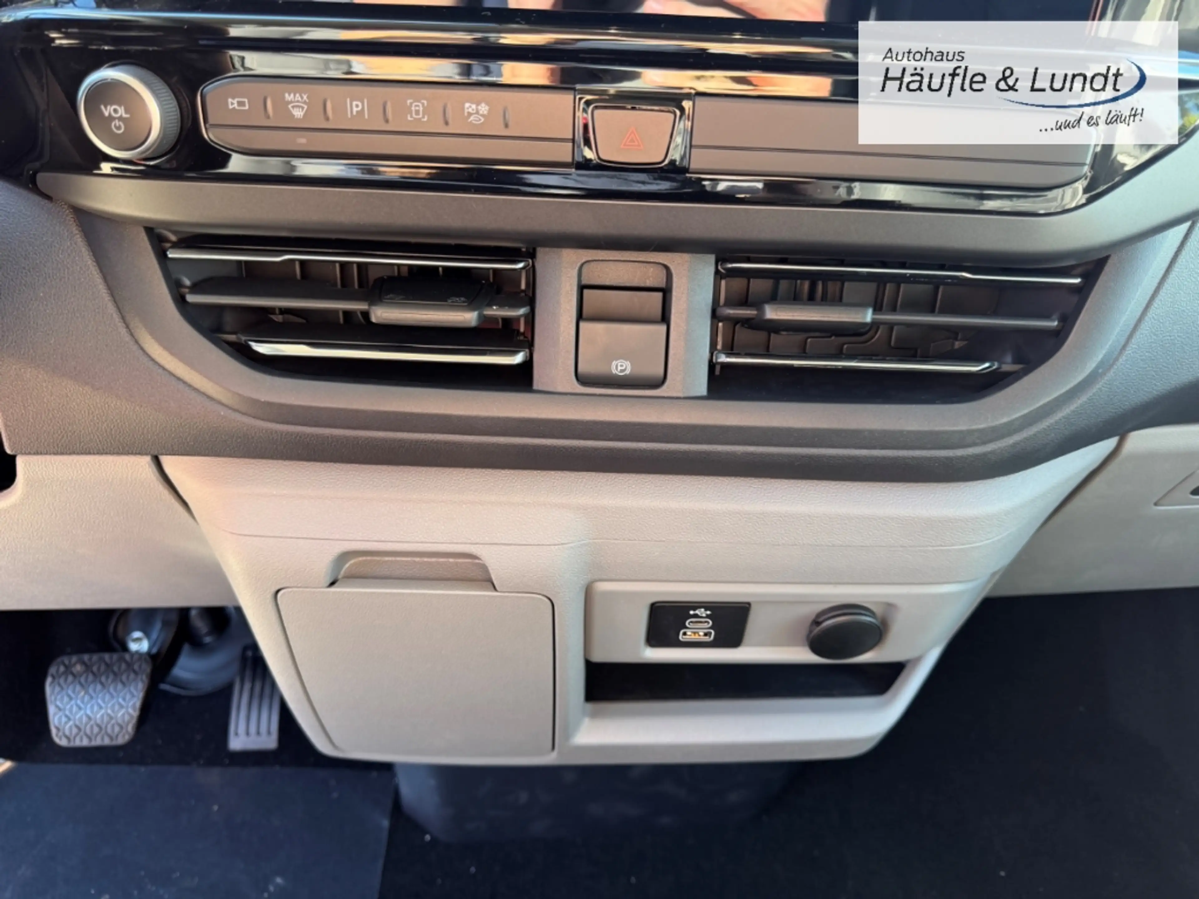 Ford Tourneo Custom 320 L2 Titanium 170 PS Automatik -Standheizung-GJR — photo 13