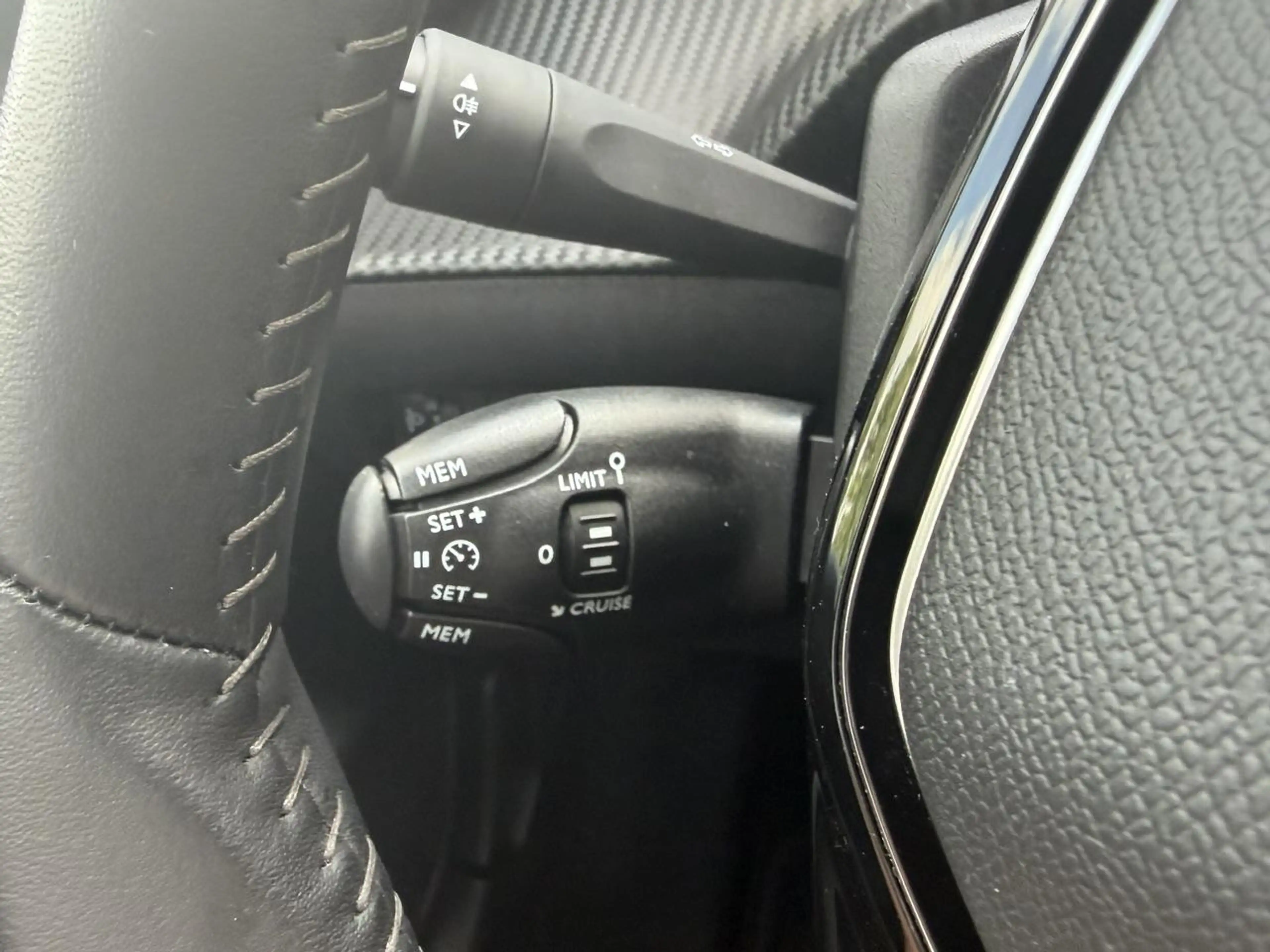 Peugeot e-208 EV Active Pack 50 kWh Navigatie | Cruise control | — photo 28