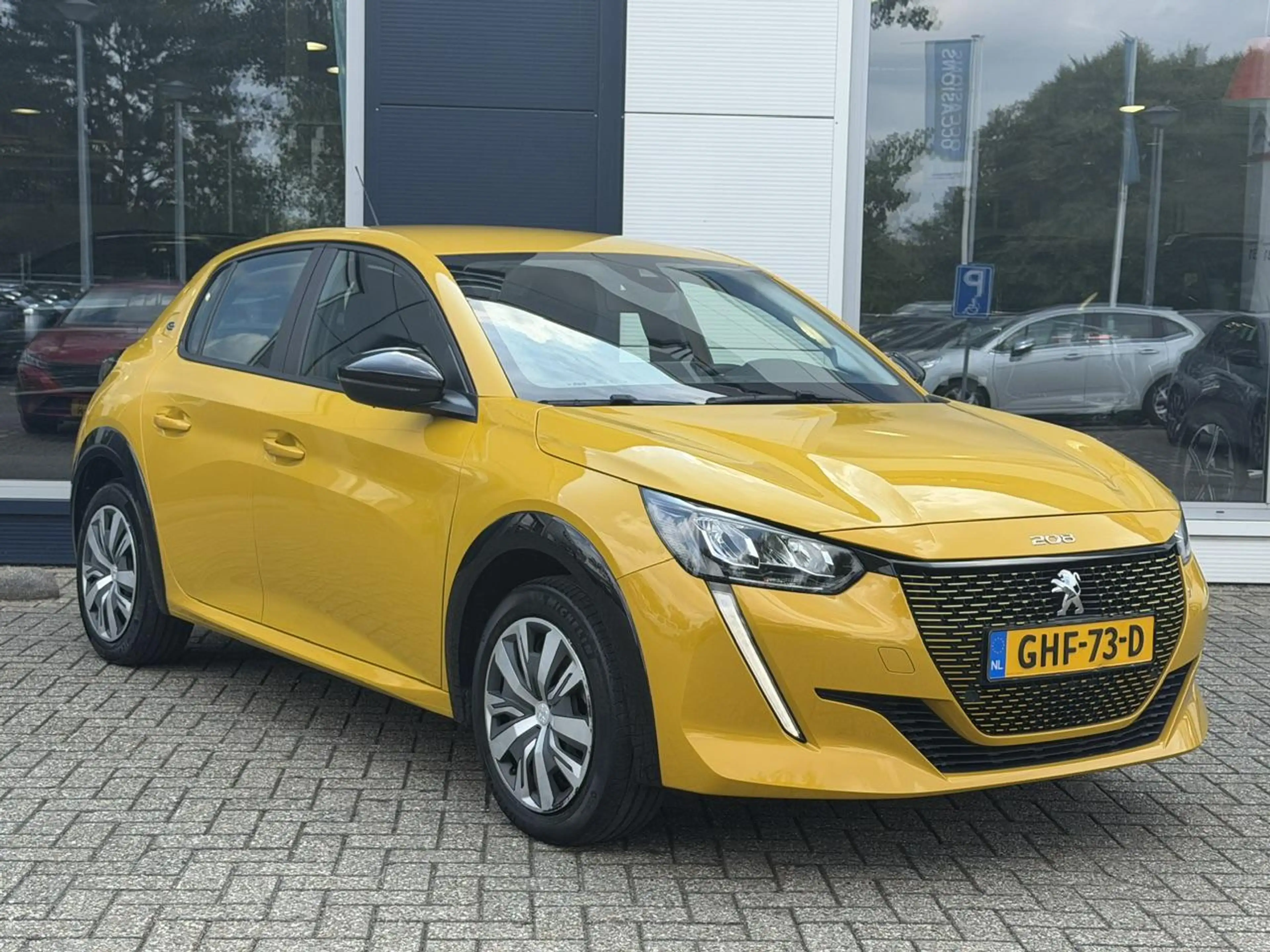 Peugeot e-208 EV Active Pack 50 kWh Navigatie | Cruise control | — photo 3