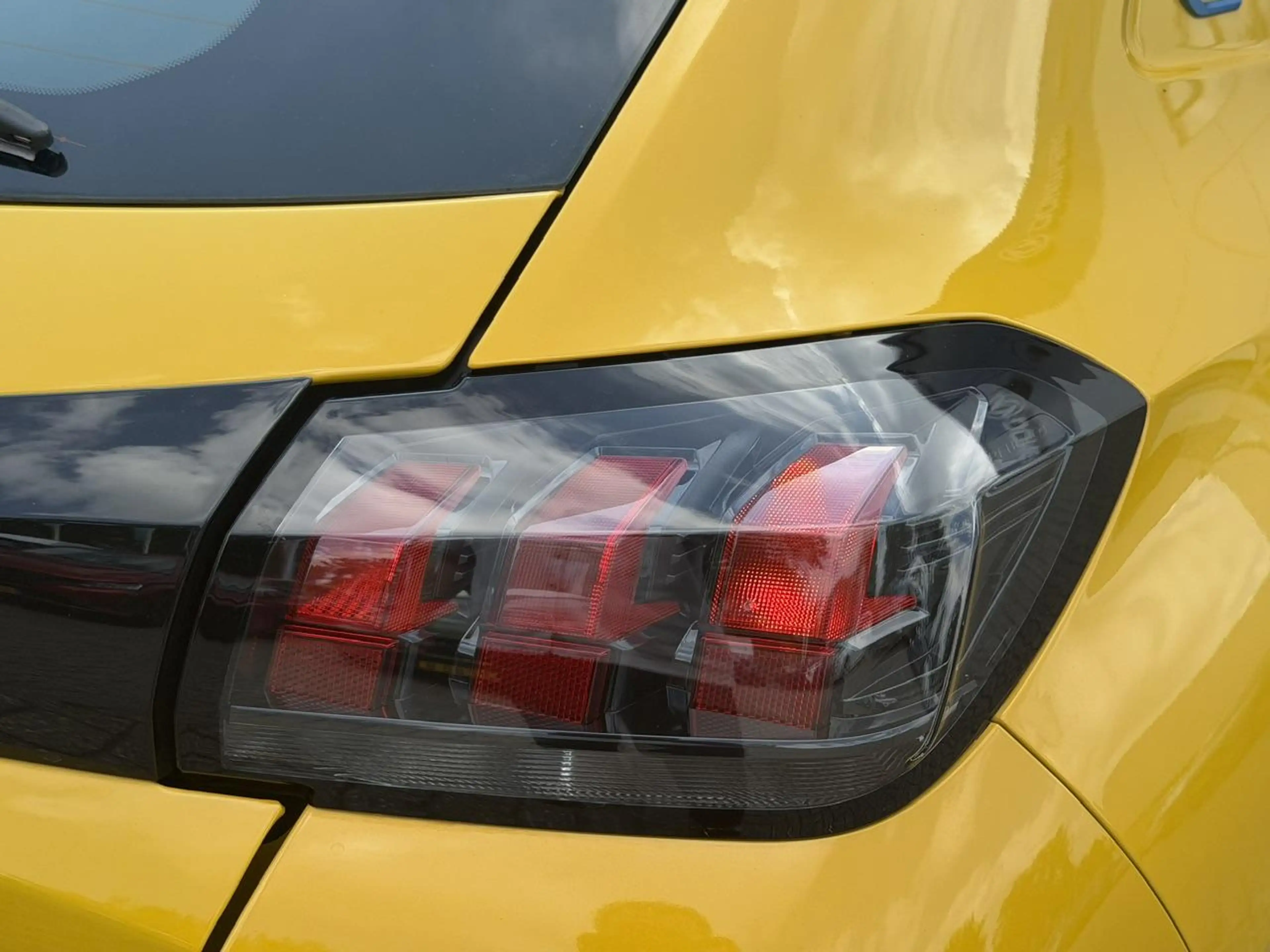 Peugeot e-208 EV Active Pack 50 kWh Navigatie | Cruise control | — photo 20